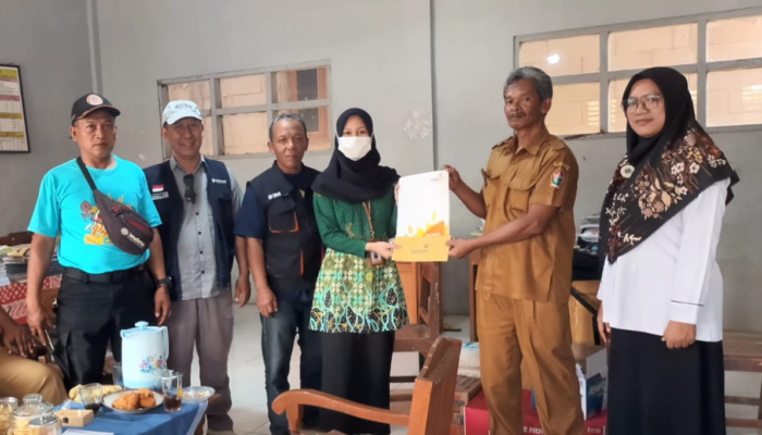 Bantuan untuk Penyintas Angin Puting Beliung di Desa Kemiri & Tempuran, Kaloran, Temanggung: Tasharruf Muhammadiyah Temanggung