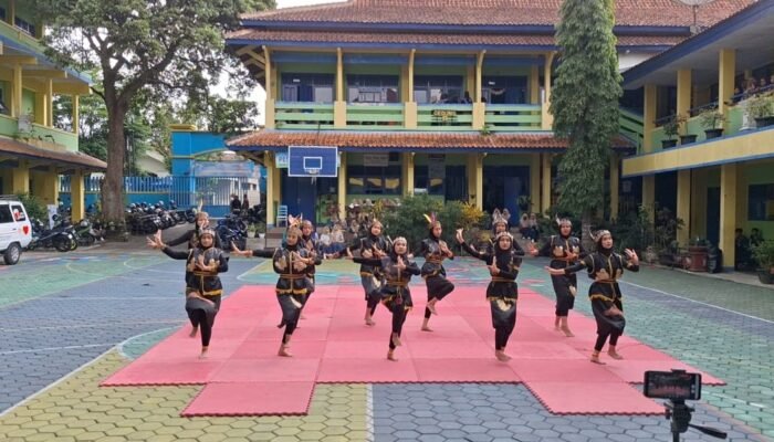 Peringatan Hari Guru ke-78 di SMA Muhammadiyah 1 Temanggung dengan Aksi Donor Darah Bersama PMI Temanggung muhammadiyahtemanggung.com