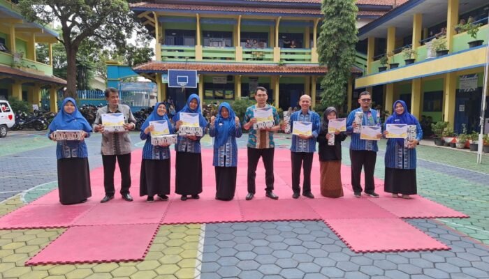 Peringatan Hari Guru ke-78 di SMA Muhammadiyah 1 Temanggung dengan Aksi Donor Darah Bersama PMI Temanggung muhammadiyahtemanggung.com