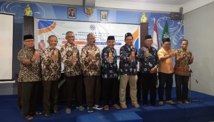 Penandatanganan MOU Produk Air Minum SEGARMU Menguatkan Kerjasama antara Pimpinan Daerah Muhammadiyah Temanggung dan PDM Kendal