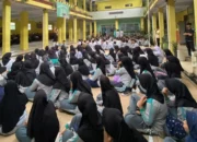 Tarhib Ramadhan: Siswa SMP Muhammadiyah 1 Temanggung Semangat Bersih-bersih Tempat Ibadah