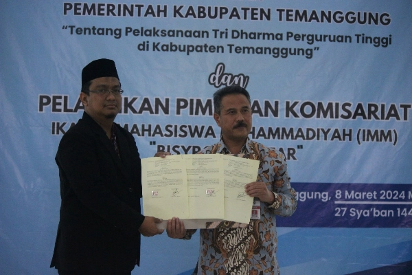 Penandatanganan Kesepakatan Bersama AKMT dengan Pemerintah Kabupaten Temanggung dan Pelantikan PK IMM Bisyron Muhtar: Momen Bersejarah di Kampus AKMT