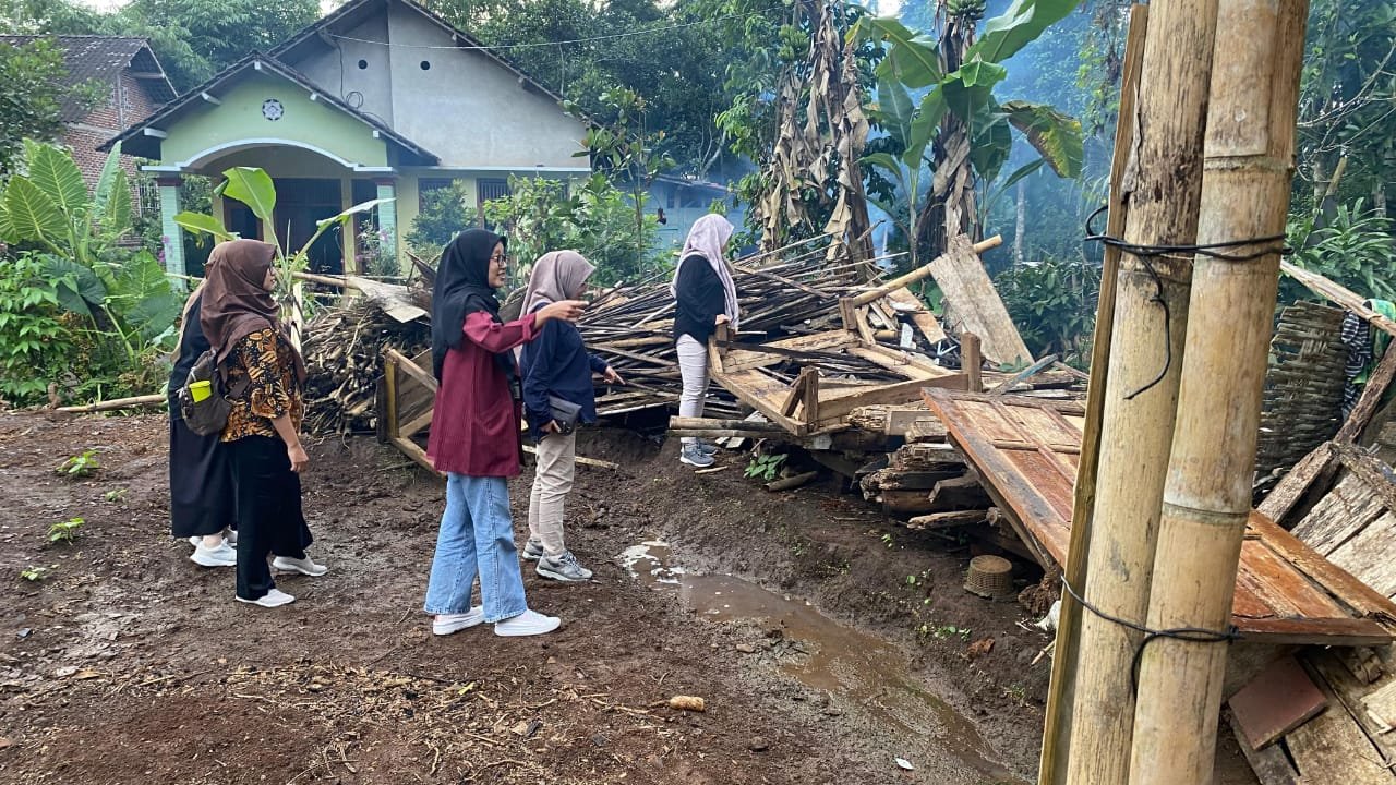 Kegiatan Tasyaruf di Suruh Gentan: Kolaborasi Lazismu dan MDMC Bantu Korban Kebakaran