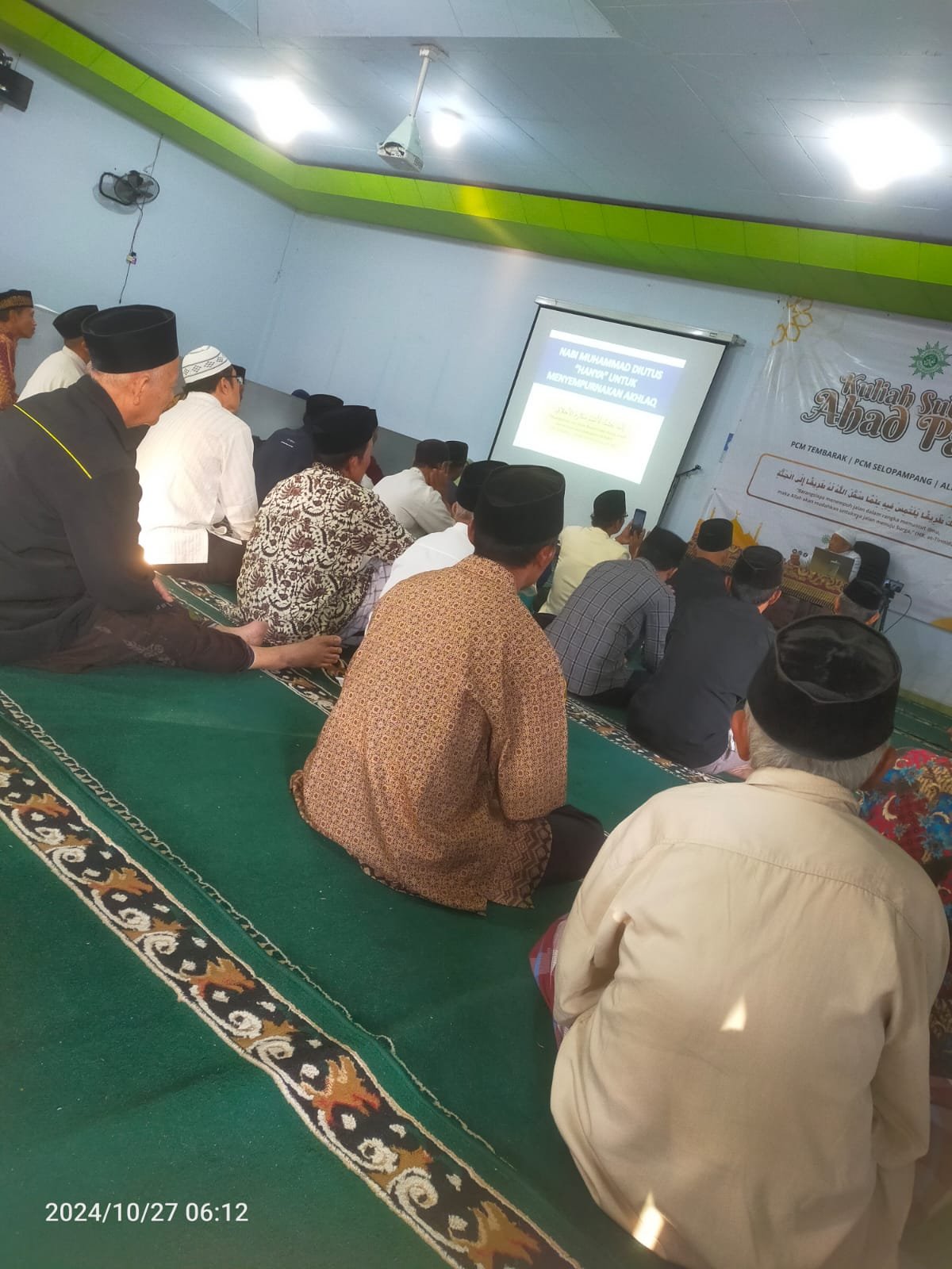 Pengajian Ahad Pagi PCM Tembarak Selopampang di Masjid Ponpes Almatera Tembarak