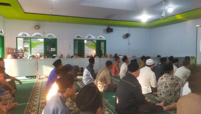 Pengajian Ahad Pagi PCM Tembarak Selopampang di Masjid Ponpes Almatera Tembarak