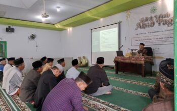 Pengajian Ahad Pagi PCM Tembarak Selopampang: "Cara Menggapai Maghfiroh dan Manfaat Memperbanyak Istighfar" di Masjid Ponpes Almatera