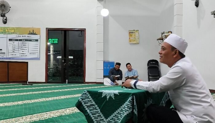 Kajian Rutin di Masjid Al Aitam Kertosari Berlangsung Interaktif dan Menarik