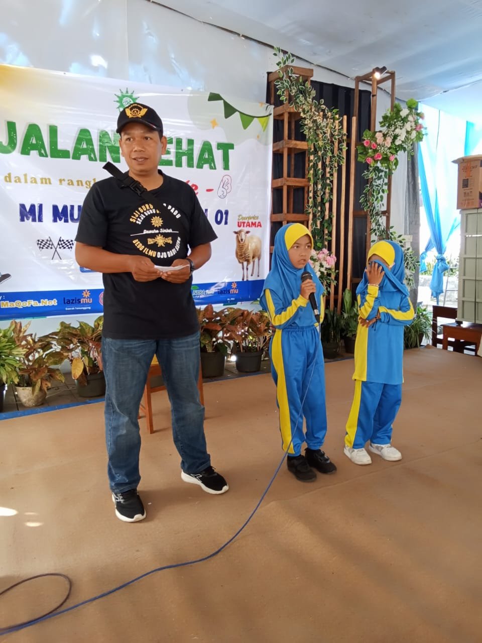 MILAD KE 63 MI MUH 1 TEMPURAN GELAR JALAN SEHAT DAN PENTAS SENI 