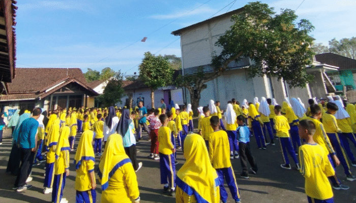 PERINGATI HARI ANAK NASIONAL, MI MUHAMMADIYAH DANUREJO GELAR SENAM “ANAK INDONESIA HEBAT”