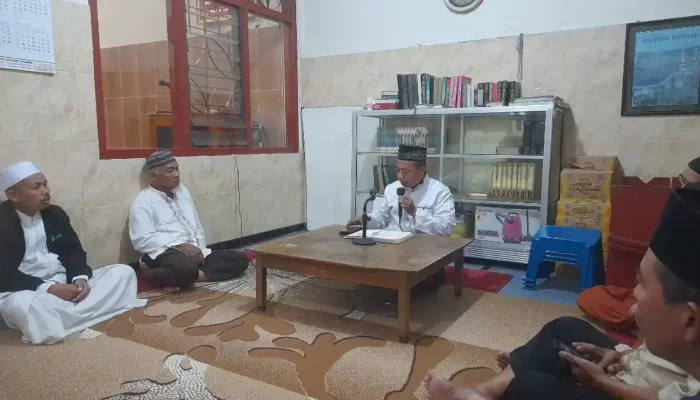 Semangat Jamaah Tak Surut Meski Hujan Deras: Kajian Malam Jumat Pon di Masjid Baitul Karim Podomulyo PRM Jampiroso–Jampirejo
