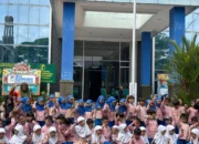 84 Siswa TK ABA Kertosari Kunjungi Toko Q-Ta, PDA, dan PDM dalam Outing Class Kemuhammadiyahan