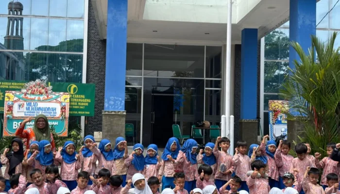 84 Siswa TK ABA Kertosari Kunjungi Toko Q-Ta, PDA, dan PDM dalam Outing Class Kemuhammadiyahan