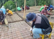 Wujud Solidaritas, Pemuda dan KOKAM Kandangan Gotong Royong Bantu Perakitan Besi Pembangunan Masjid di Ngemplak