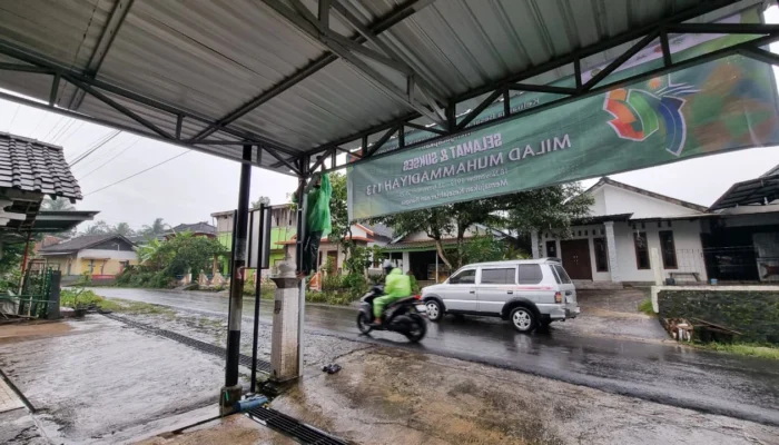 Semarak Milad ke-113: PCM Kandangan "Hijaukan" Jalan Utama, Tegaskan Komitmen Memajukan Kesejahteraan Bangsa