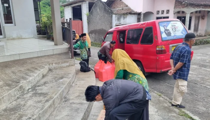 Gelorakan Ghirah Bermuhammadiyah: Puluhan Warga Ranting Baledu Kandangan "HIjaukan" Alun-alun Temanggung dalam Tabligh Akbar Milad ke-113