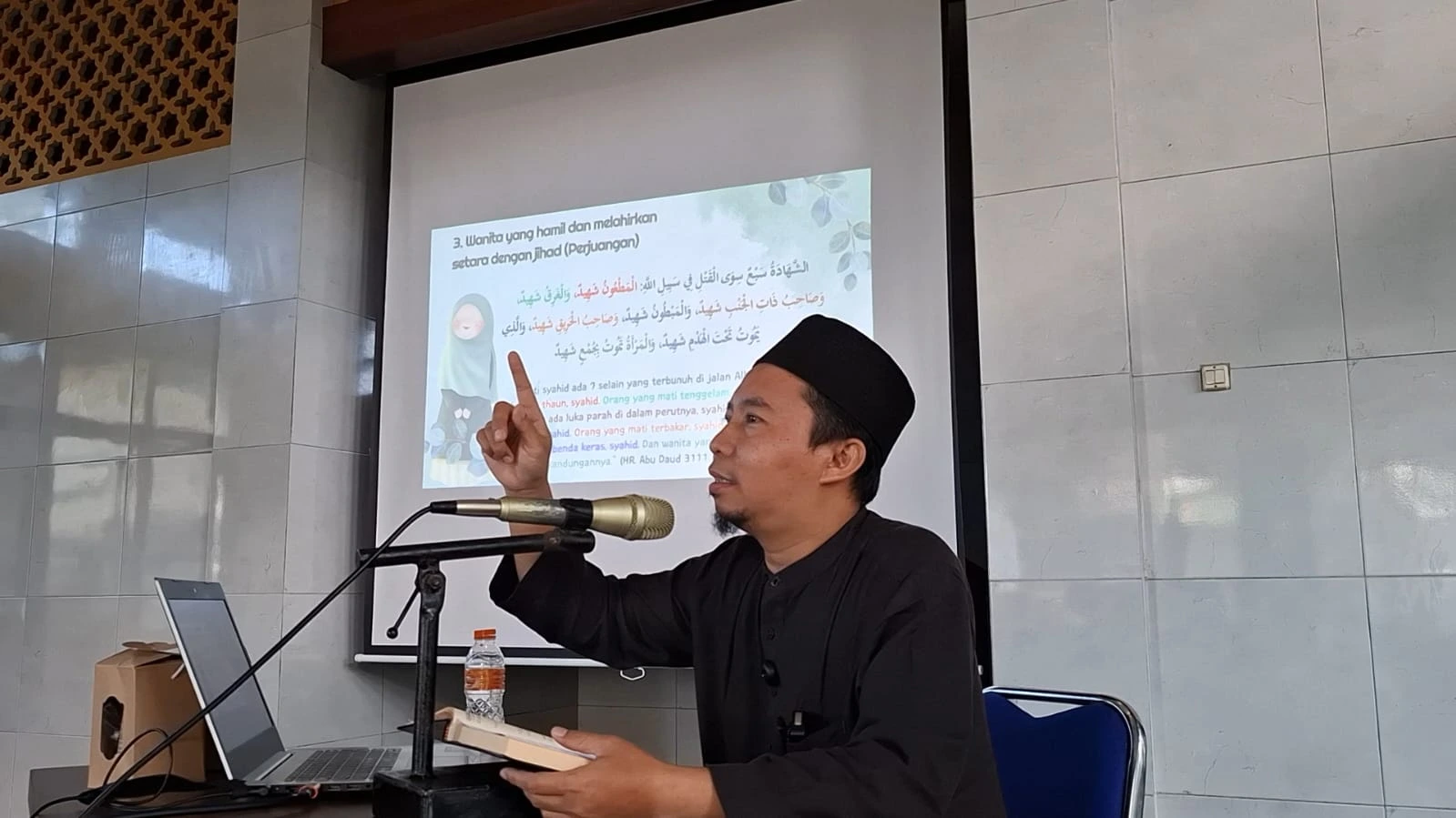 Peringati Hari Ibu, PCM Kandangan Bedah "Kemuliaan Wanita" dalam Kajian Ahad Pagi di Masjid Nurul Iman