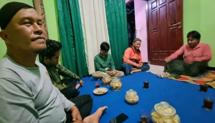 Perkuat Fondasi Gerakan, Ustadz Asmu'i Kupas Tuntas Aqidah, Akhlaq, dan Ibadah di Pos Ronda #7 PCPM Kandangan
