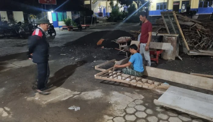Semangat Membara: Pemuda dan Nasyiatul Aisyiyah Malebo Bersatu, Siapkan Properti Spektakuler untuk TPQ Ar Rahmah Jelang KEMAIS 2025