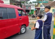 Solidaritas Tanpa Batas: Belasan Kader PR-IPM Kandangan Turun ke Jalan, Belajar Kemanusiaan Bersama AMM untuk Korban Banjir Sumatera
