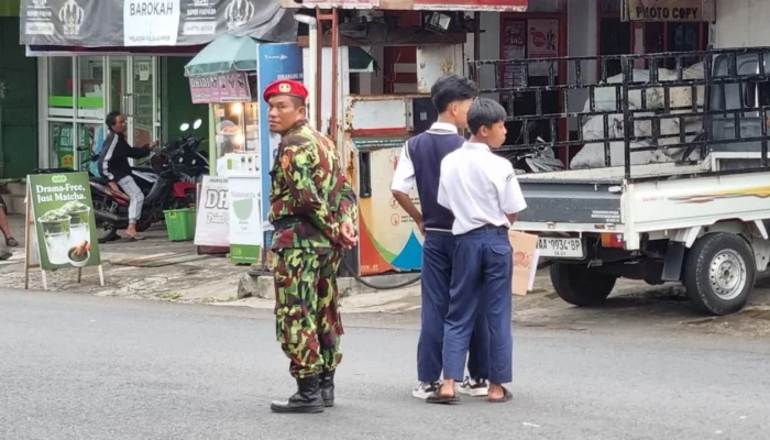 Solidaritas Tanpa Batas: Belasan Kader PR-IPM Kandangan Turun ke Jalan, Belajar Kemanusiaan Bersama AMM untuk Korban Banjir Sumatera