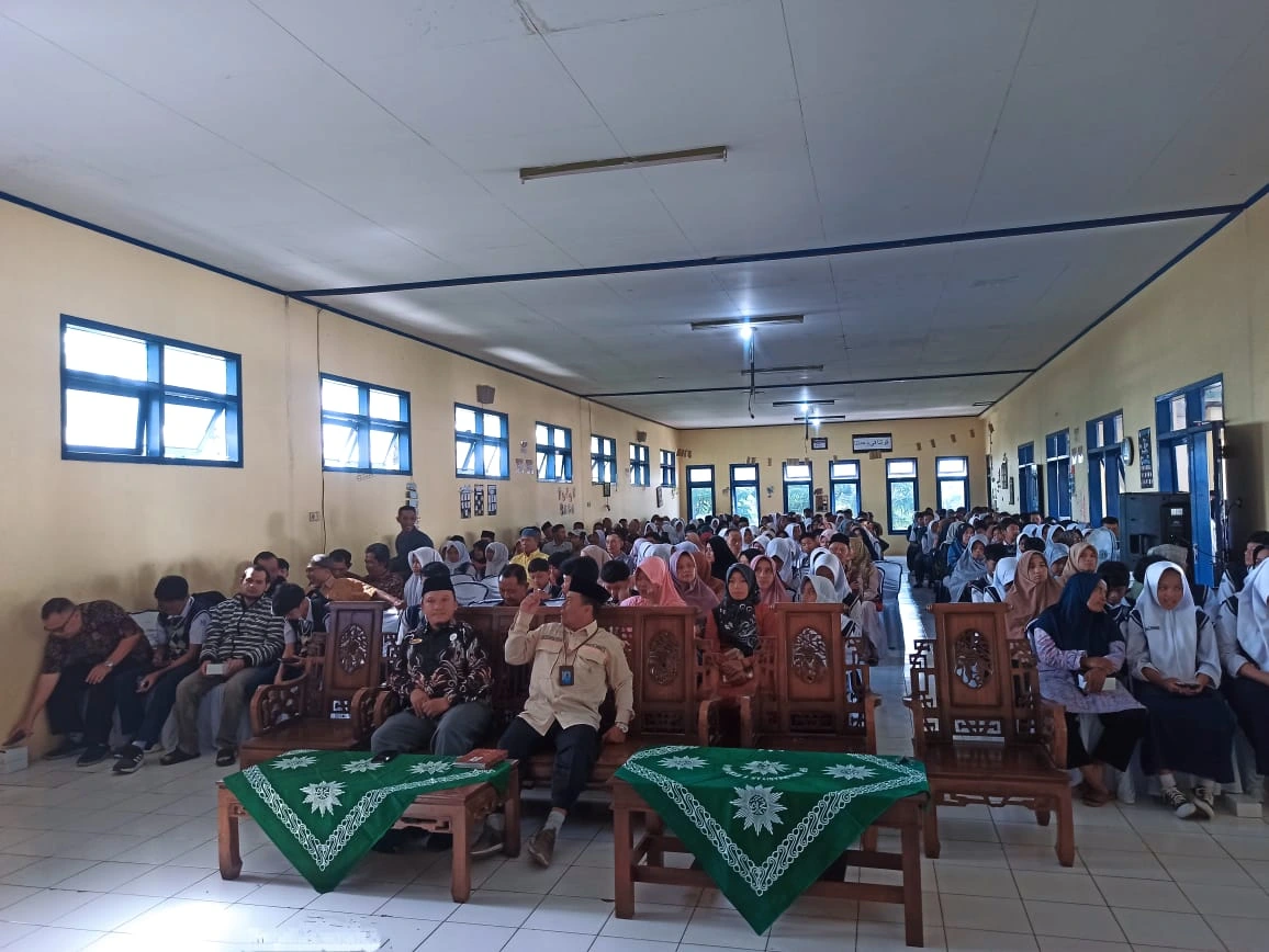 Perkuat Sinergi Pendidikan, SMP Muhammadiyah 5 Kandangan Sukses Gelar Parenting dan Pembagian Hasil Belajar Semester Gasal