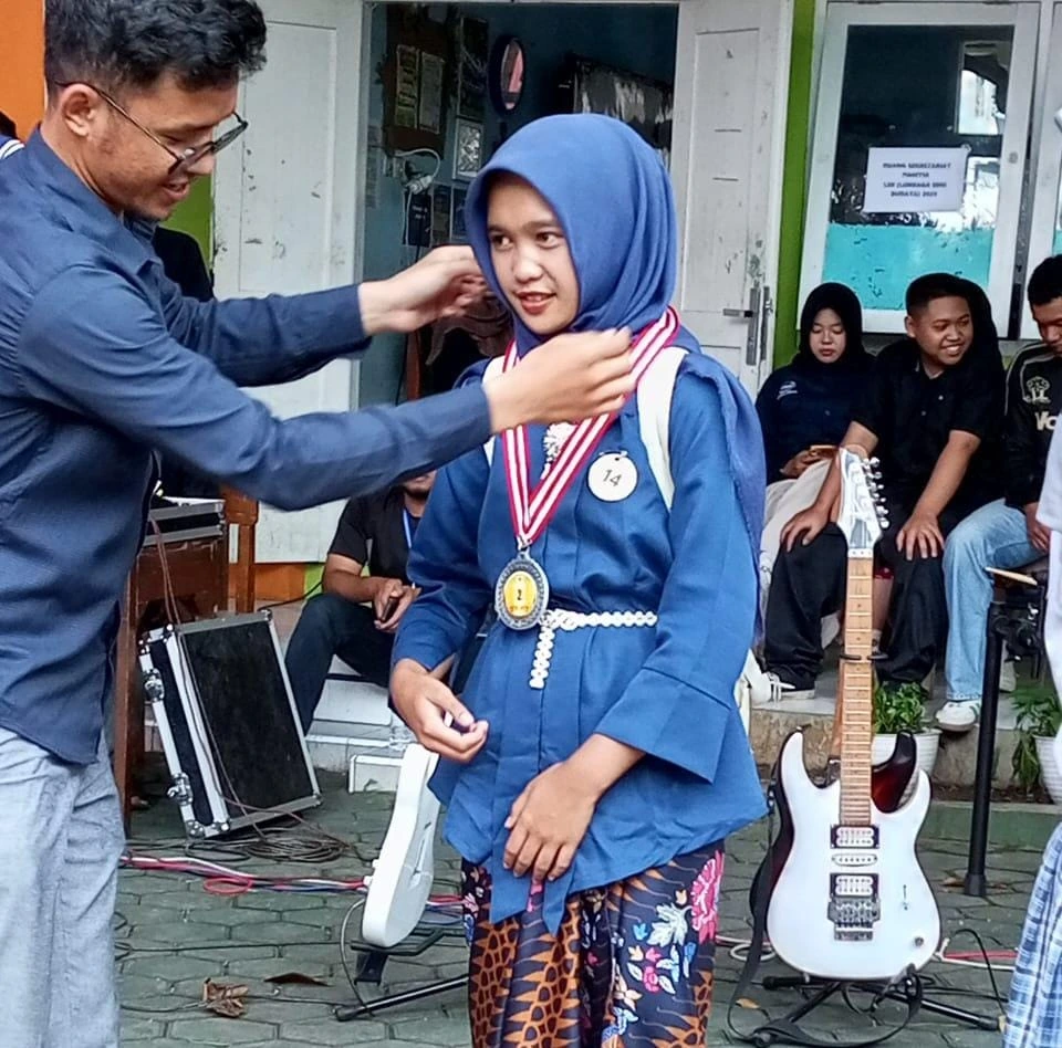 Gema Nada Emas: SMP Muhammadiyah 5 Kandangan Raih Juara 2 Lomba Lagu Solo di Festival Seni Islami LSB PDM Temanggung 2025