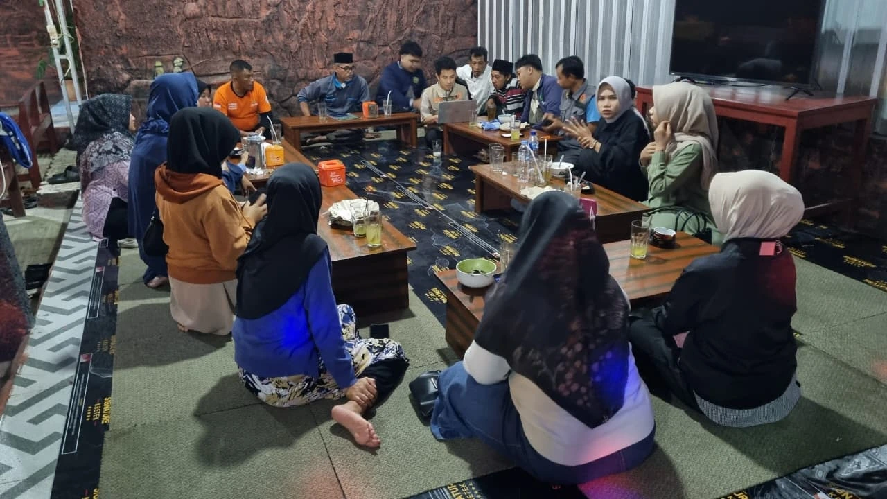 Perkuat Sinergi Organisasi, PCM Kandangan Gelar Rapat Konsolidasi Pra-Pengukuhan PCNA di Angkringan Pak Pulung