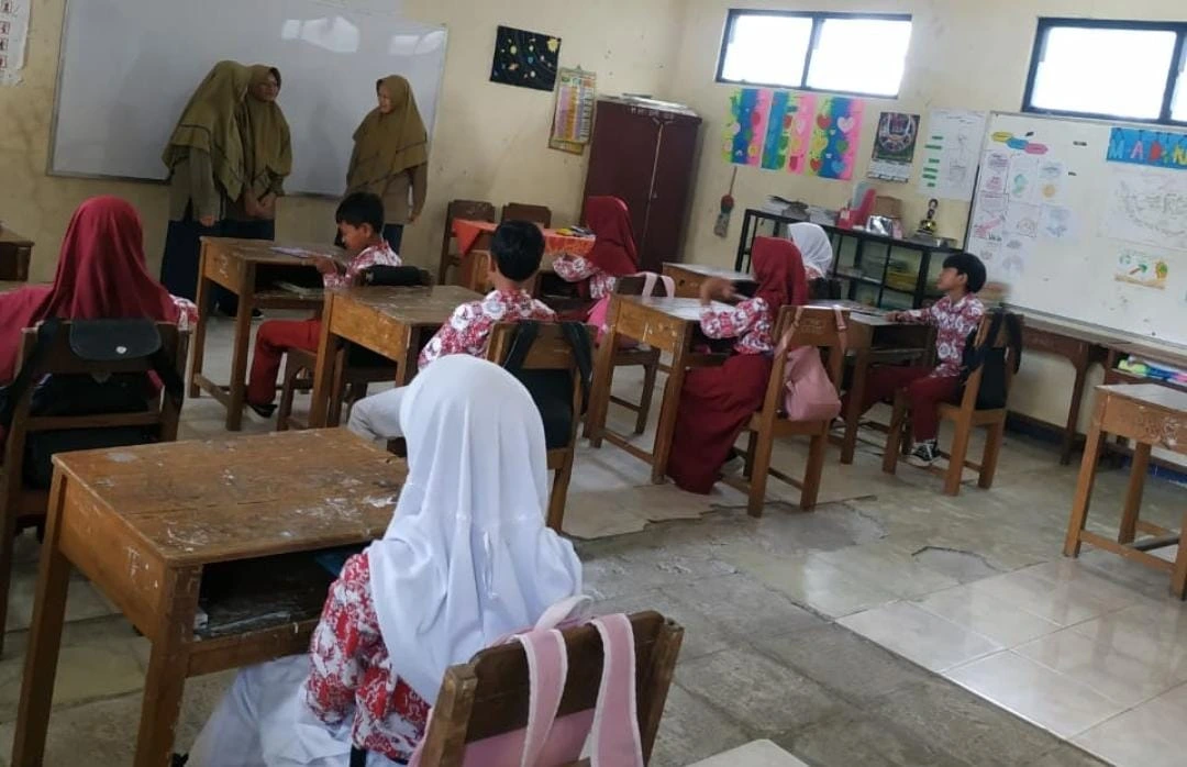 Tebarkan Inspirasi, 9 Santriwati Ponpes Almatera Gelar "Character Building Motivation" di MI Muhammadiyah Baledu