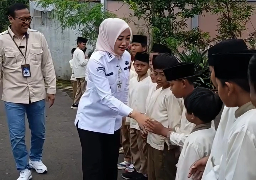 Siswa MIM Al Fatakh Ngemplak Sambut Hangat Kunjungan Wakil Bupati Temanggung