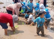 Menanam Karakter di Lumpur Sawah: Keseruan Program “Orang Tua Mengajar” KB Aisyiyah Pelangi Kertosari
