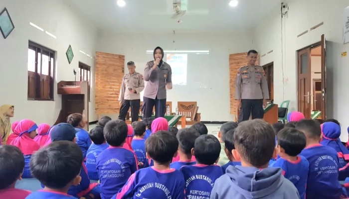 Tanamkan Kedisiplinan Sejak Dini, BA Aisyiyah Kertosari Temanggung Gelar Program "Polisi Sahabat Anak"