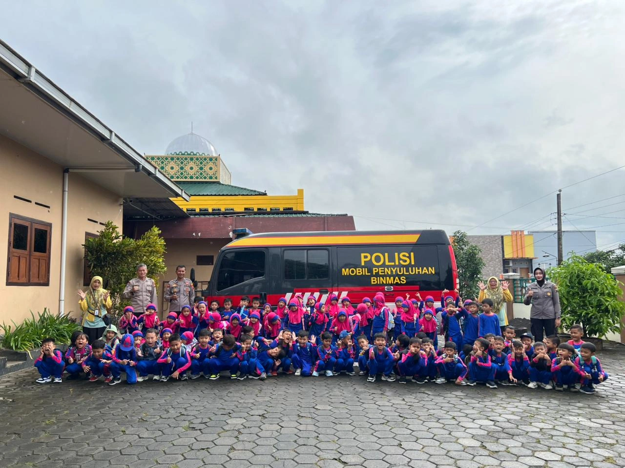 Tanamkan Kedisiplinan Sejak Dini, BA Aisyiyah Kertosari Temanggung Gelar Program "Polisi Sahabat Anak"
