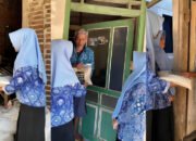 Menebar Keberkahan di Bulan Suci: Siswa SMP Muhammadiyah 5 Kandangan Salurkan Ratusan Paket Zakat Fitrah