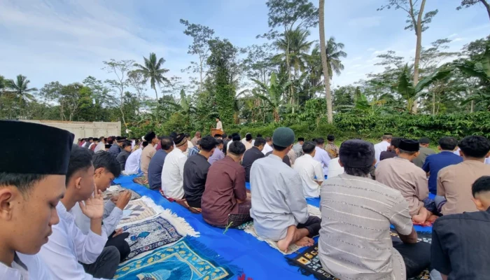 Gema Takbir di Lapangan Baledu: Ust. Aji Jati Nova Tekankan Istiqomah, Sedekah, dan Bakti Orang Tua