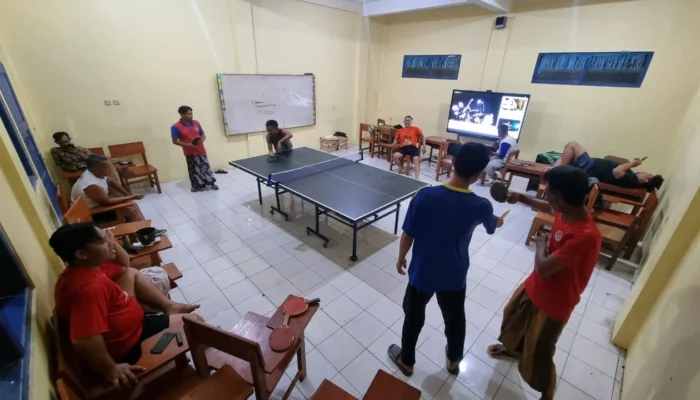 Semarak Olahraga Malam: PCPM Kandangan Gelar Kegiatan Tenis Meja untuk Pererat Ukhuwah Pemuda