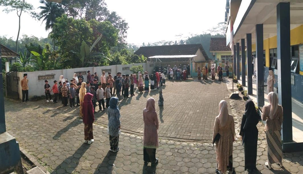 Meneladani Kartini di MI Muhammadiyah Baledu: Merajut Asa Perempuan Berkemajuan melalui Literasi dan Budaya