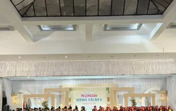 Penuh Haru dan Syukur, SD Muhammadiyah Temanggung Lepas Angkatan 60 di Gedung Pemuda