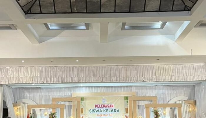 Penuh Haru dan Syukur, SD Muhammadiyah Temanggung Lepas Angkatan 60 di Gedung Pemuda