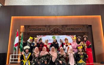 AKHIRUSSANAH DAN PELEPASAN KELOMPOK B BA AISYIYAH AR-RAHMAH KRANGGAN TANAMKAN CINTA TANAH AIR SEJAK DINI