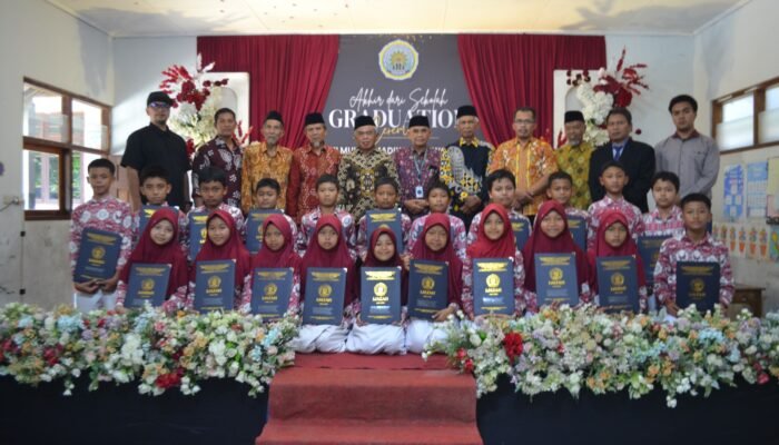 MI Muhammadiyah Purwodadi Lepas Siswa Kelas VI, Torehkan Prestasi Tertinggi TKA se-Kecamatan Tembarak-Selopampang