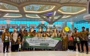 KBIHU Ar-Roudloh Temanggung Berangkatkan 18 Jamaah Umroh ke Tanah Suci