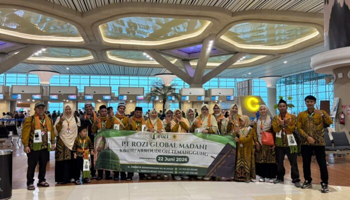 KBIHU Ar-Roudloh Temanggung Berangkatkan 18 Jamaah Umroh ke Tanah Suci