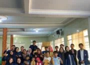 Mahasiswa RMIK AKMT Tebar Keceriaan Lewat Program Living AIK di TPQ An-Nur Manding