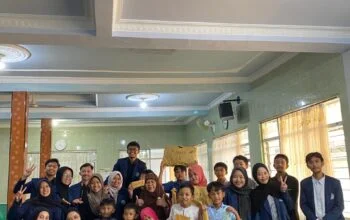 Mahasiswa RMIK AKMT Tebar Keceriaan Lewat Program Living AIK di TPQ An-Nur Manding