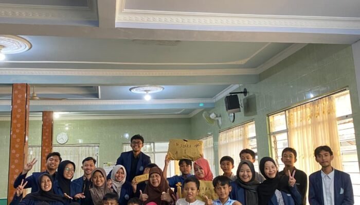 Mahasiswa RMIK AKMT Tebar Keceriaan Lewat Program Living AIK di TPQ An-Nur Manding