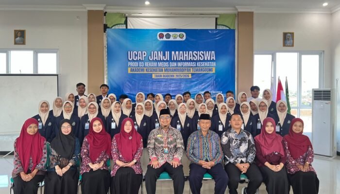 AKMT Gelar Ucap Janji Mahasiswa, Siapkan Tenaga Kesehatan Profesional Berkarakter Islami