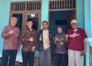 Hanya Tersisa Puing, PDM Temanggung Hadir Menguatkan dan Menyalurkan Bantuan bagi Bapak Irham Korban Kebakaran