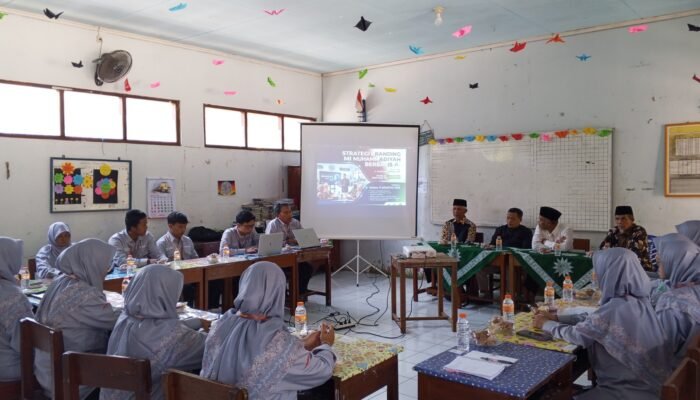MI Muhammadiyah Purwodadi Perkuat Strategi Branding Madrasah Berbasis Artificial Intelligence