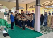 Wujud Bakti dan Edukasi Karakter: Guru dan Siswa MI Muhammadiyah Baledu Ikuti Sholat Jenazah Almarhumah Ibu Wahyudati di Masjid Al Huda
