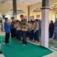 Wujud Bakti dan Edukasi Karakter: Guru dan Siswa MI Muhammadiyah Baledu Ikuti Sholat Jenazah Almarhumah Ibu Wahyudati di Masjid Al Huda